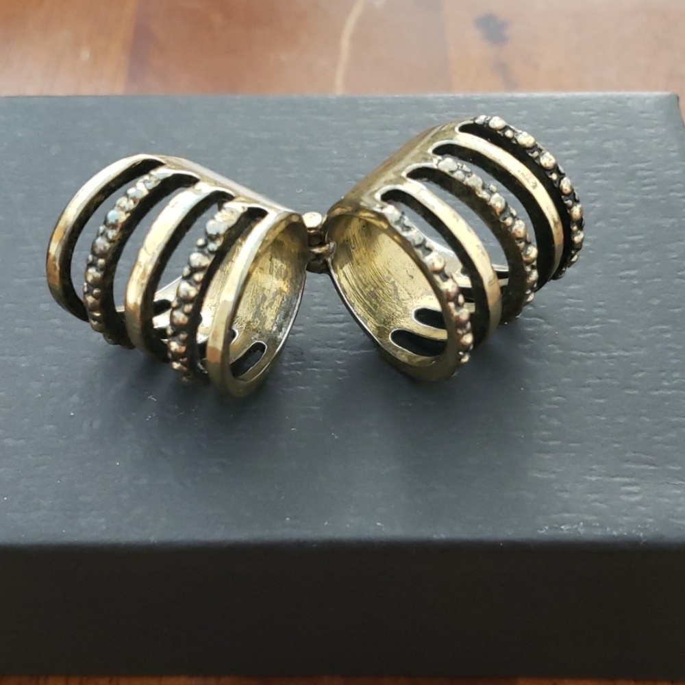 Ring - Picture 2 of 5